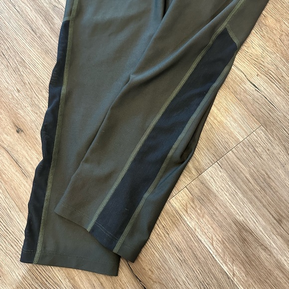 Cropped Nike Spandex - Picture 4 of 6